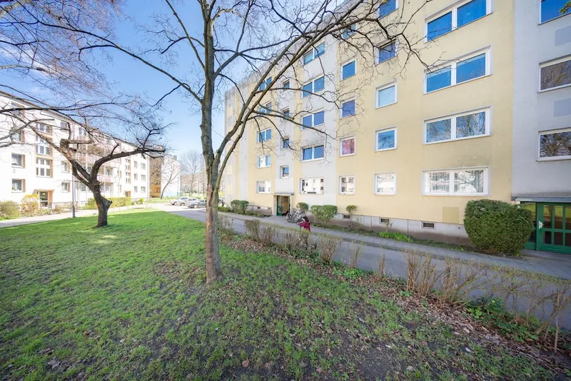 Wohnung mit Balkon nahe dem S-Bhf. Landberger Allee ab sofort neu zu vermieten — photo 1